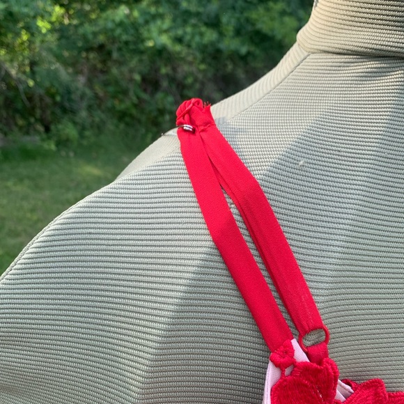 Red hot!  Beautiful cue outs adjustable shoulder straps- so sexy, elegant classy - Picture 6 of 7